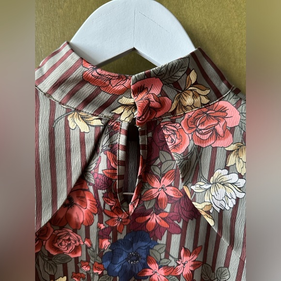 Top - Picture 4 of 7